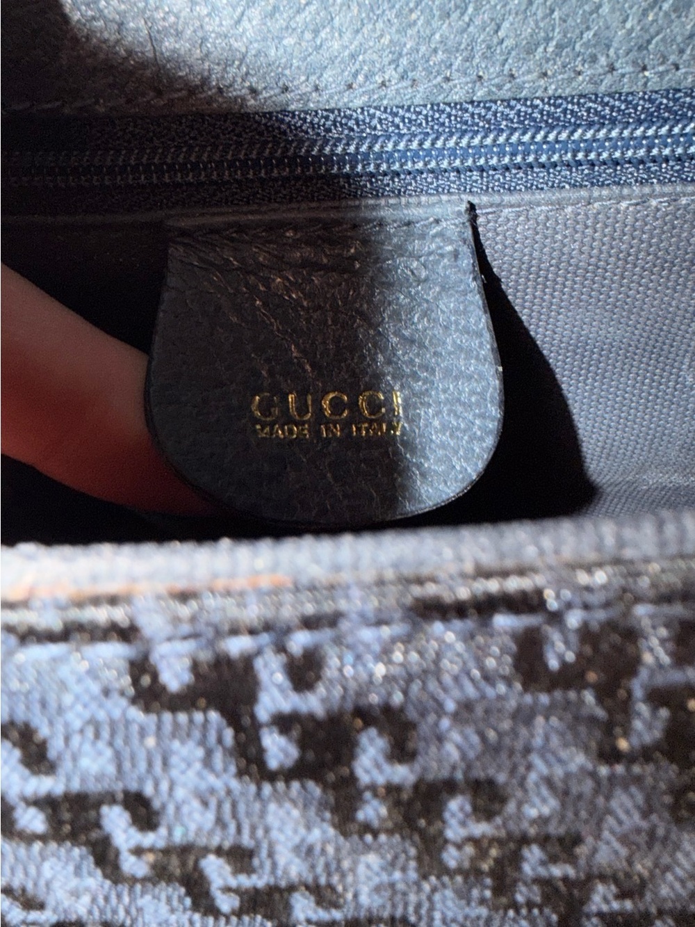 Vintage Gucci Navy Blue Shoulder Bag with Gold Buckle - Picture 2 of 4